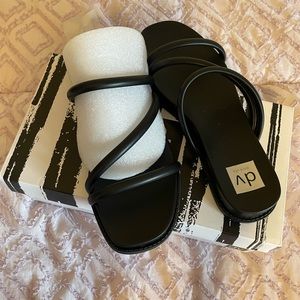 Dolce Vita DV Cortez sandals black NIB sz 8.5